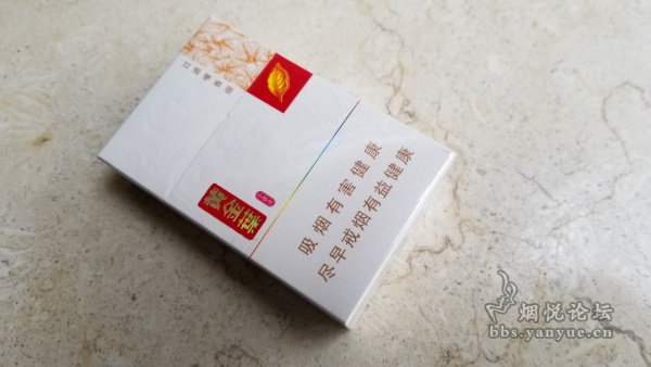 黄金叶小黄金包装口感品鉴：调香偏向自然清新 吃味饱满柔和 品吸过程比较愉悦