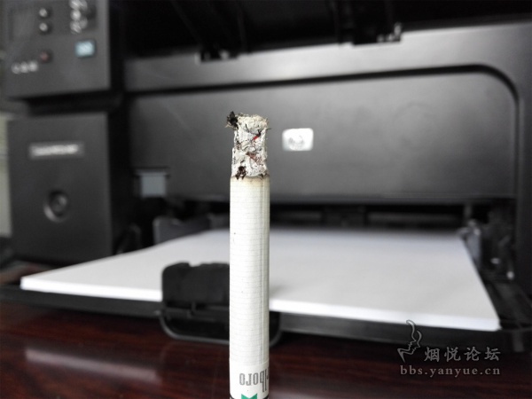 印尼产台湾免税黑绿硬包万宝路（黑冰万）品鉴：薄荷浓腻度不高 烟气通透 凉感适度