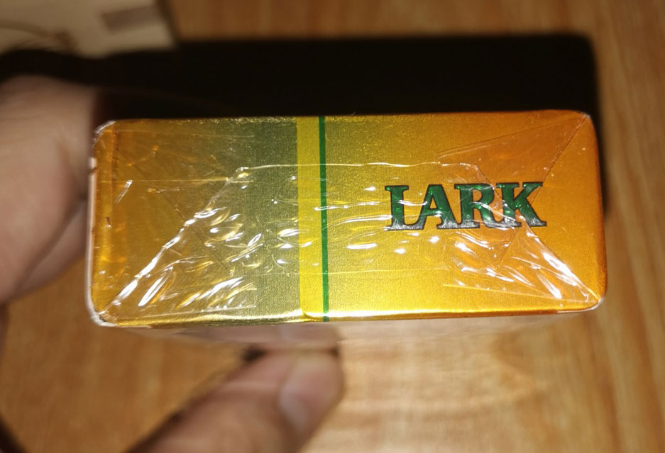 日版云雀菠萝爆珠5mg and 台版云雀菠萝5mg （LARK TROPICAL ICE MENTHOL）